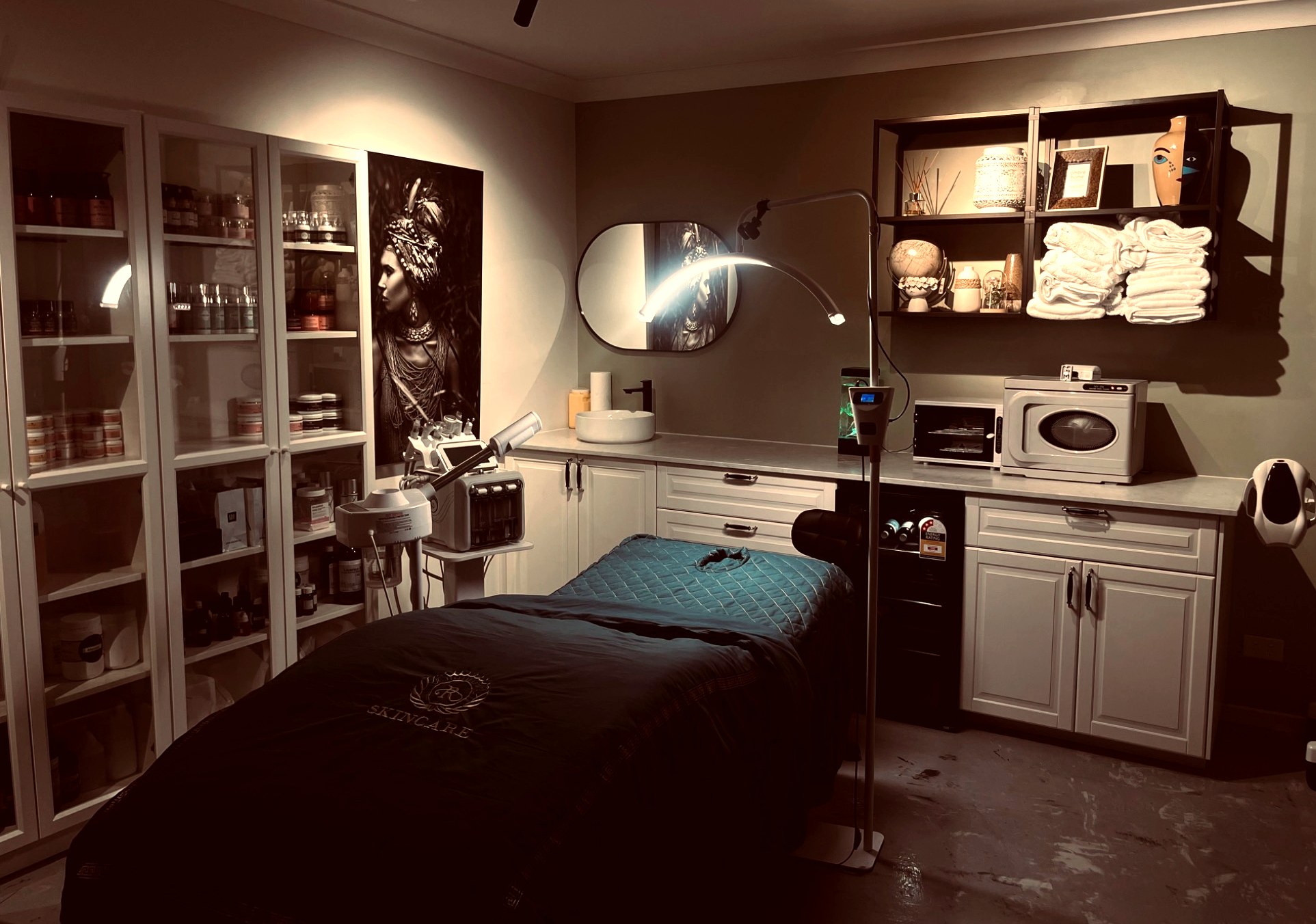 Motanic Skin Clinic — treatment bed and consultation area